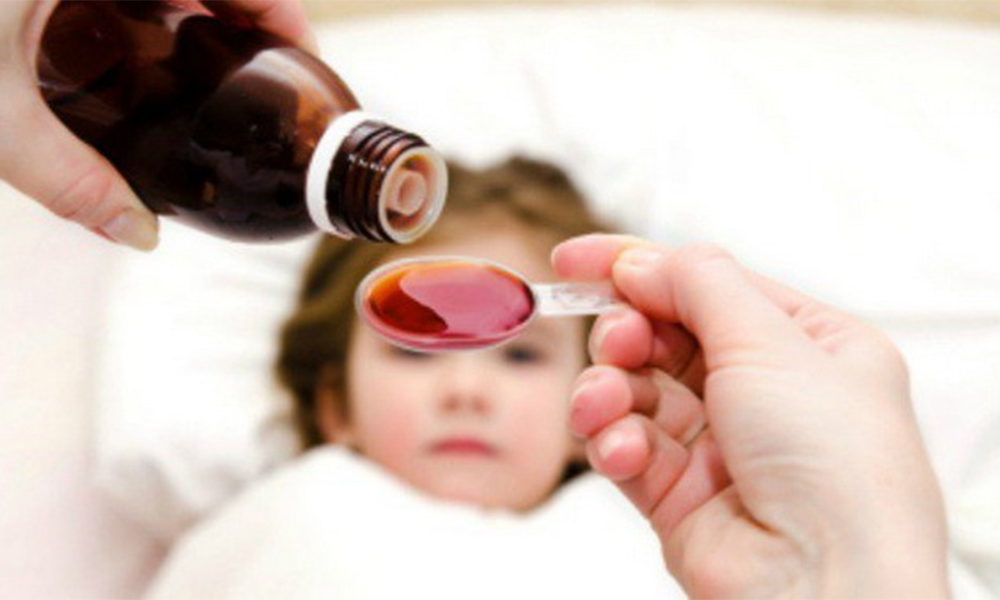 Dùng thuốc hạ sốt cho trẻ dưới 12 tuổi mắc Covid-19 tại nhà