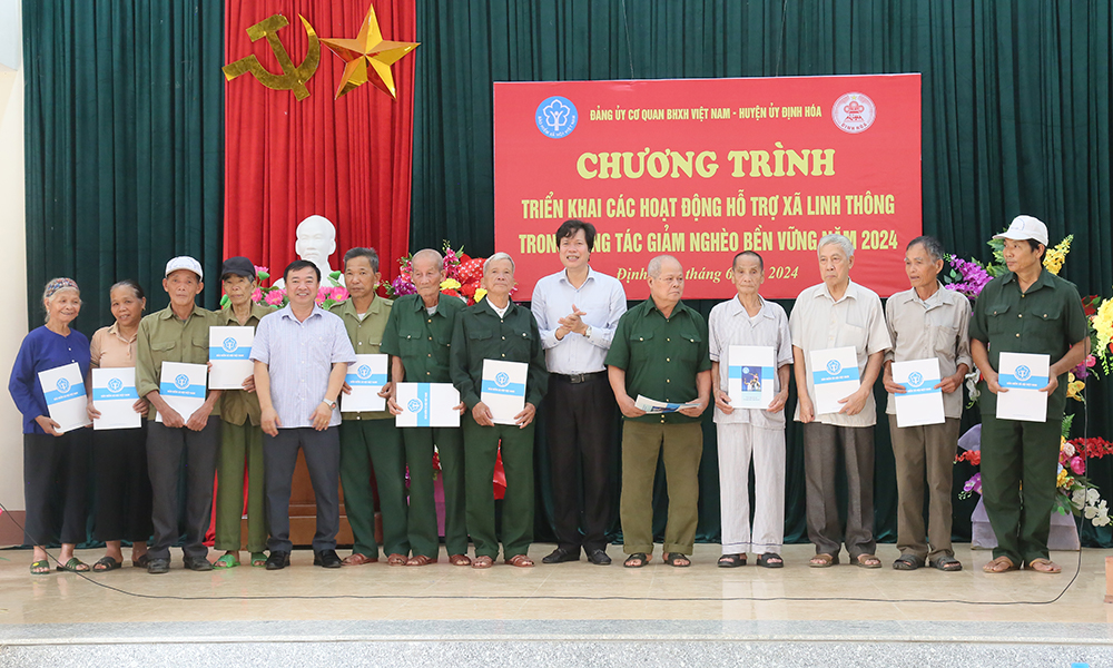Đảng ủy Cơ quan BHXH Việt Nam: Tiếp tục hỗ trợ xã Linh Thông giảm nghèo bền vững