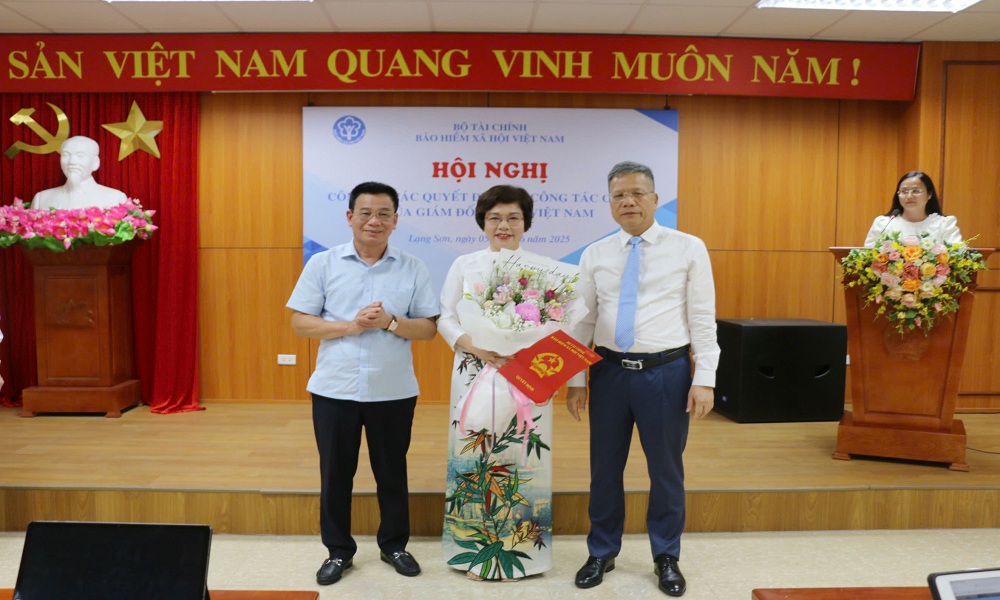 Công bố quyết định bổ nhiệm Giám đốc BHXH khu vực V (Lạng Sơn)