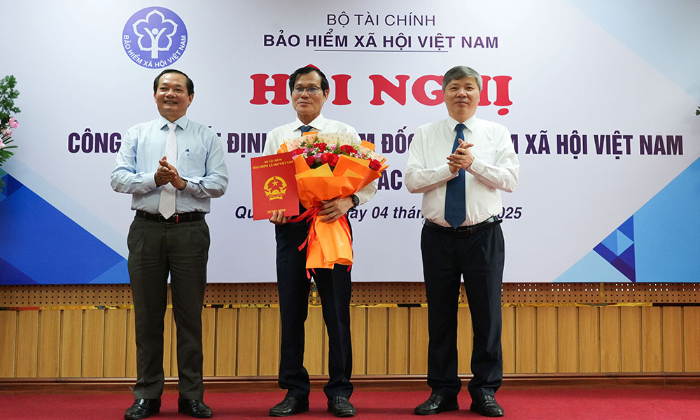 Ông Trần Văn Lực làm Giám đốc BHXH khu vực XXI
