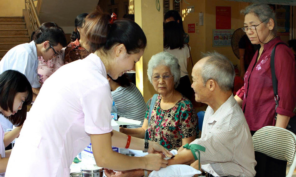 Hoàn thiện hệ thống chính sách pháp luật về BHYT cho người cao tuổi