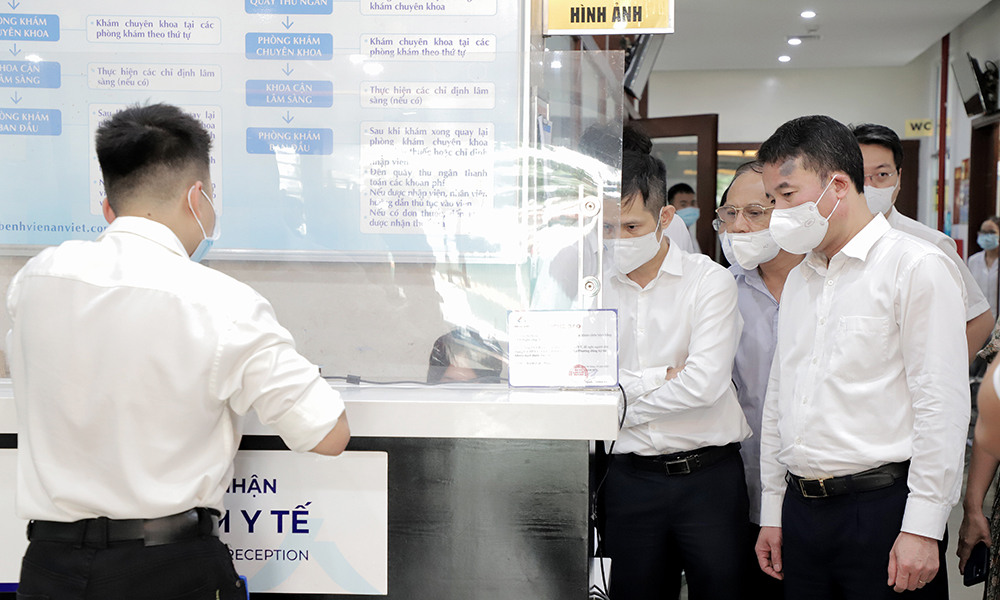 Tổng Giám đốc Nguyễn Thế Mạnh khảo sát mô hình thí điểm công nghệ xác thực sinh trắc vân tay