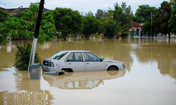 Malaysia trợ cấp 1.000 RM cho mỗi chủ phương tiện giao thông bị hư hỏng do lũ lụt