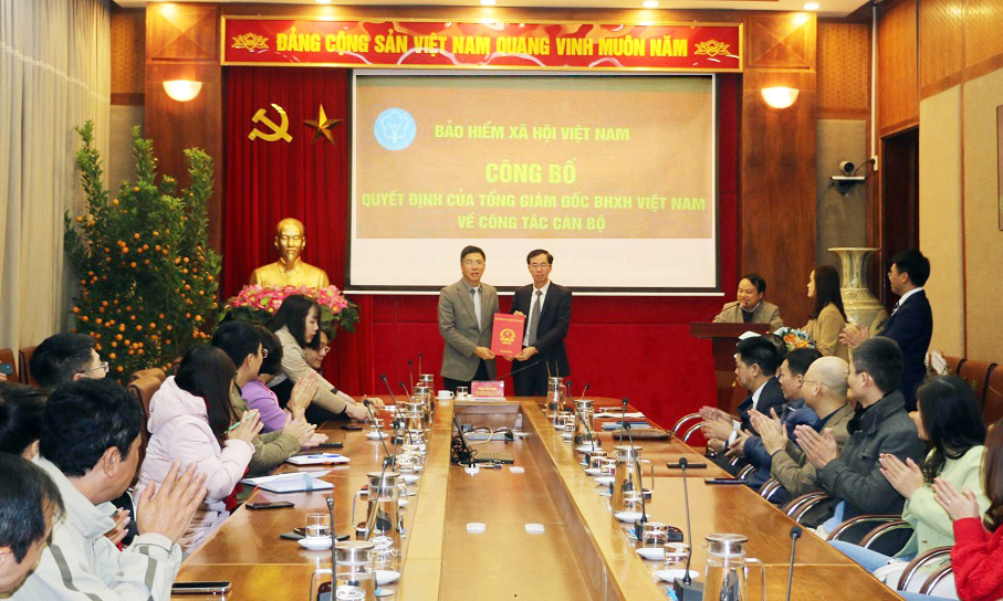 Công bố các quyết định của Tổng Giám đốc BHXH Việt Nam về công tác cán bộ