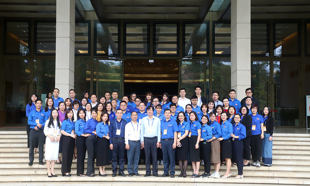 Đoàn Thanh niên cơ quan BHXH Việt Nam tham quan, học tập tại Tòa nhà Quốc hội