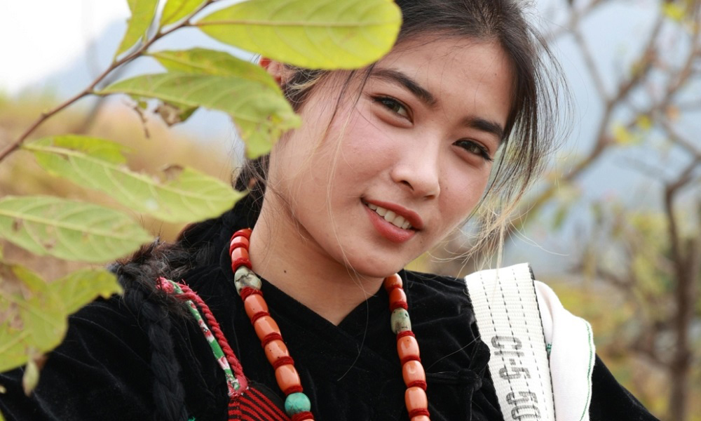 Phụ nữ và trẻ em gái nghèo Nepal thay đổi cuộc đời nhờ nghệ thuật thắt nút Macrame