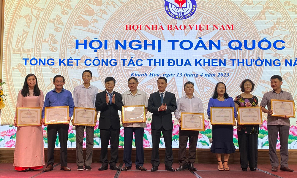 Hội Nhà báo Việt Nam khen thưởng các tập thể, cá nhân có thành tích tiêu biểu năm 2022