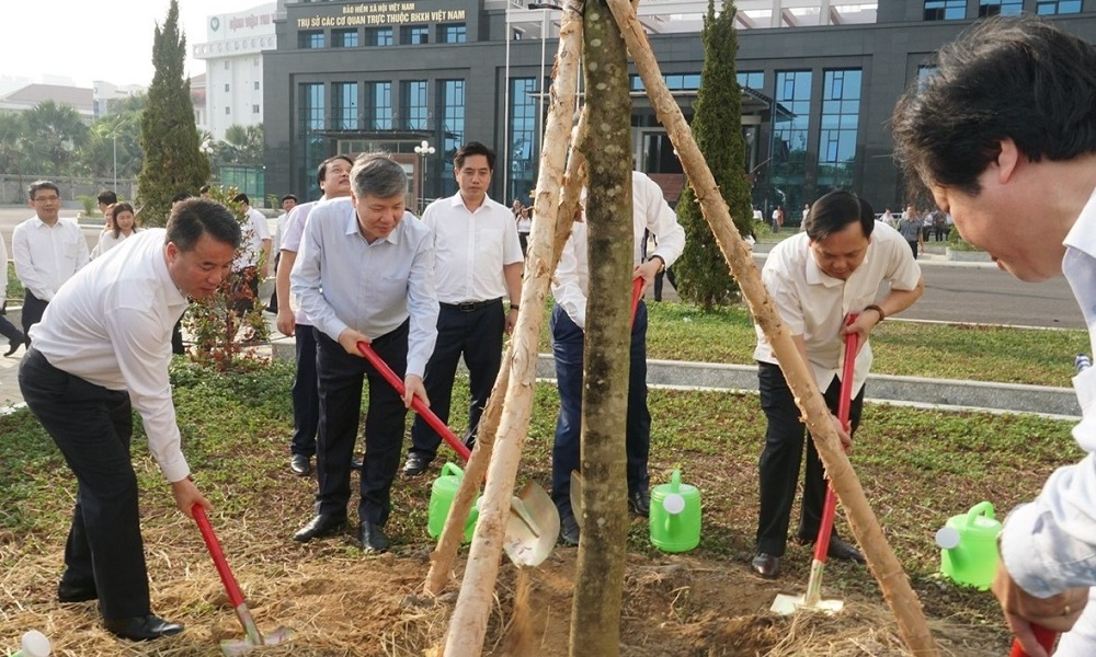 BHXH Việt Nam phát động Tết trồng cây đời đời nhớ ơn Bác Hồ tại TP.Hồ Chí Minh