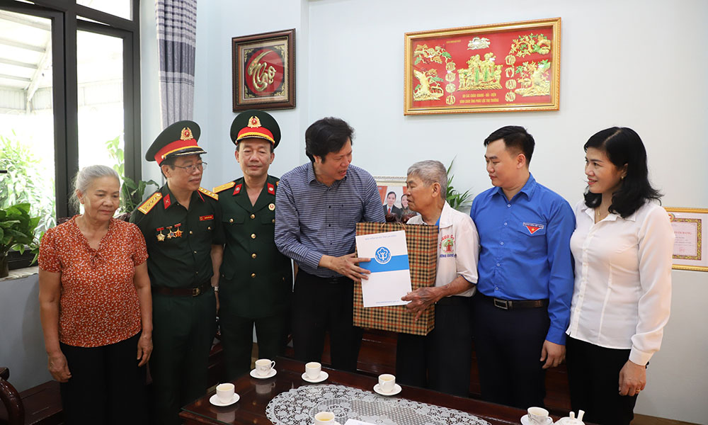 Đoàn công tác BHXH Việt Nam tiếp nối hành trình tri ân tại Lai Châu, Yên Bái