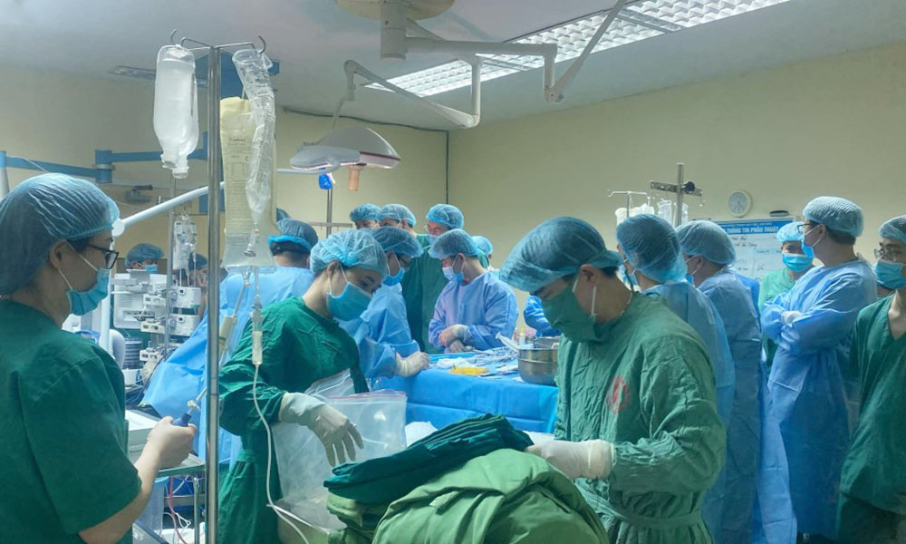 Thủ tướng khen các cán bộ, y bác sĩ ghép tạng cứu 7 người