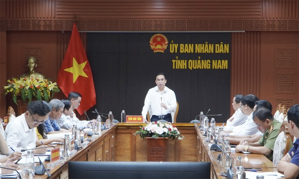 Ông Trần Anh Tuấn- Phó Chủ tịch UBND tỉnh Quảng Nam điều hành hoạt động của Trường Cao đẳng Y tế Quảng Nam