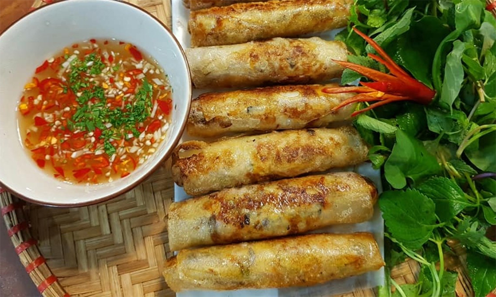 Hai món ăn của Việt Nam được bình chọn là món ăn nhẹ hấp dẫn nhất thế giới