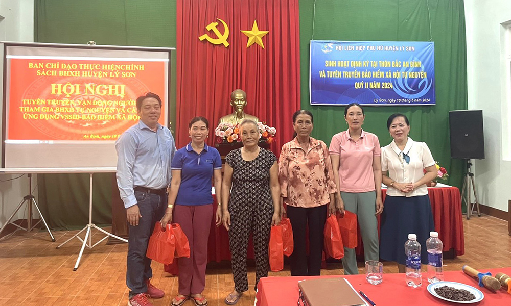 Huyện Lý Sơn (Quảng Ngãi): 26 người dân đảo Bé tham gia BHXH tự nguyện trong 3 ngày cuối tuần