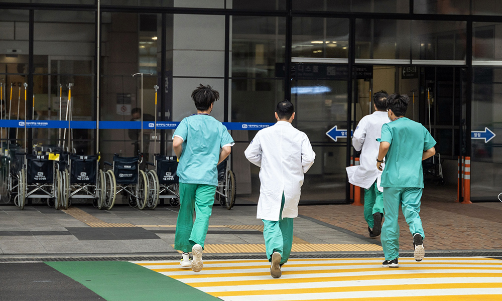 Hàn Quốc nỗ lực giải quyết khủng hoảng y tế