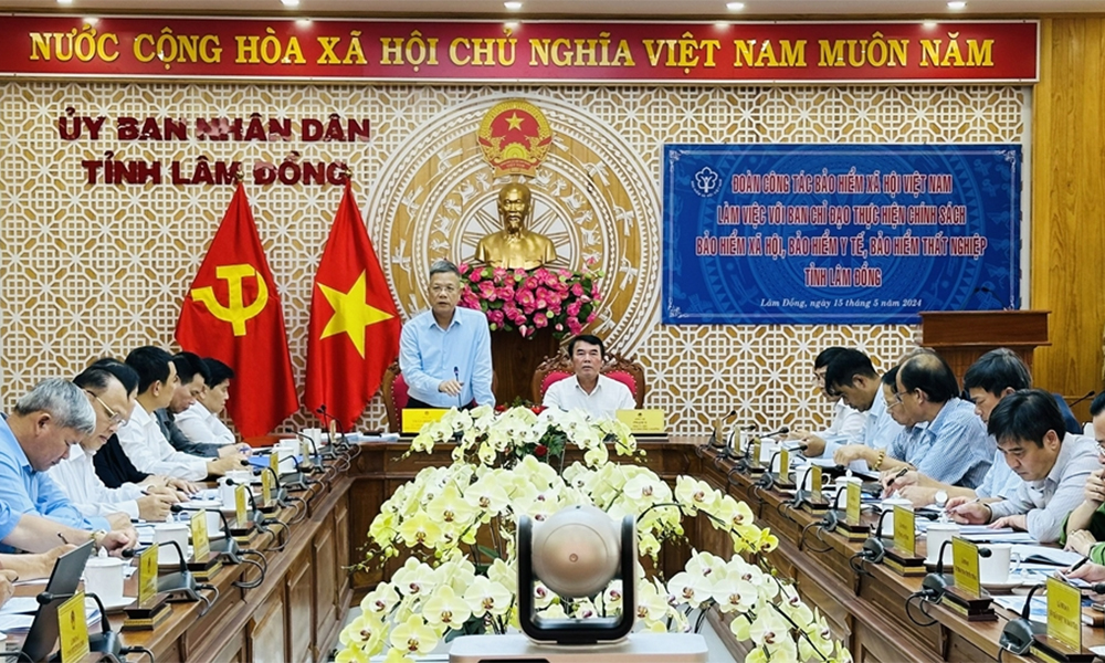 Phó Tổng Giám đốc Trần Đình Liệu làm việc với Ban Chỉ đạo thực hiện chính sách BHXH, BHYT tỉnh Lâm Đồng
