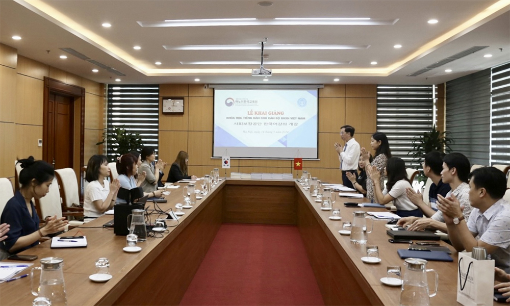 Khai giảng khóa học tiếng Hàn cho cán bộ BHXH Việt Nam