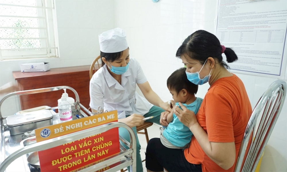 Nỗ lực kiểm định để bảo đảm chất lượng vắc-xin, sinh phẩm y tế phòng, điều trị bệnh