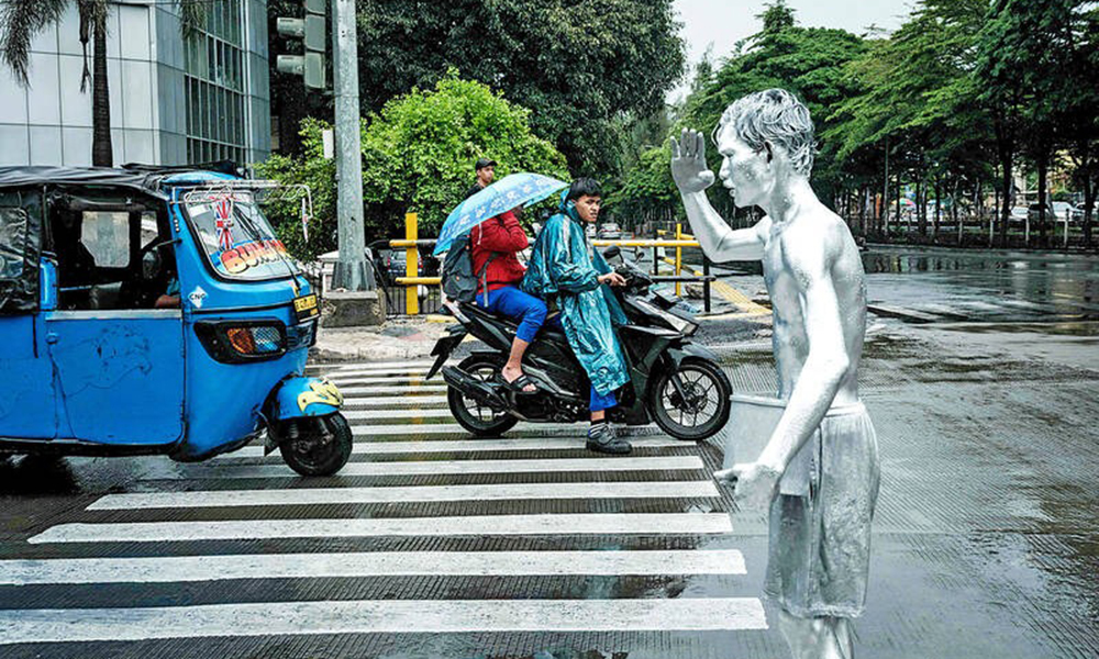 Nỗi buồn của những “người bạc” trên đường phố Indonesia