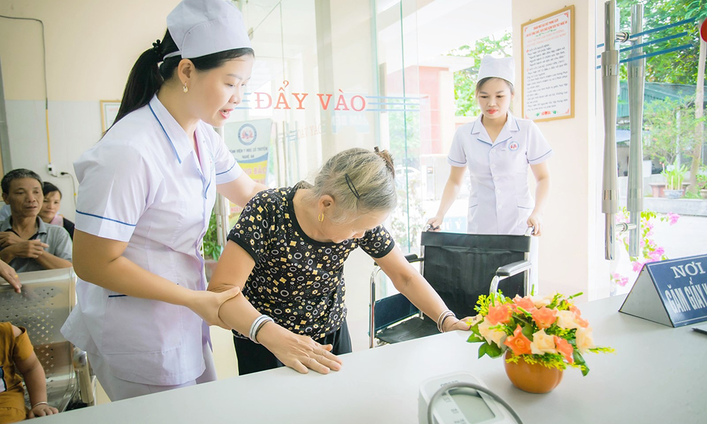 Yêu cầu đào tạo và cập nhật kiến thức y khoa liên tục cho cán bộ y tế
