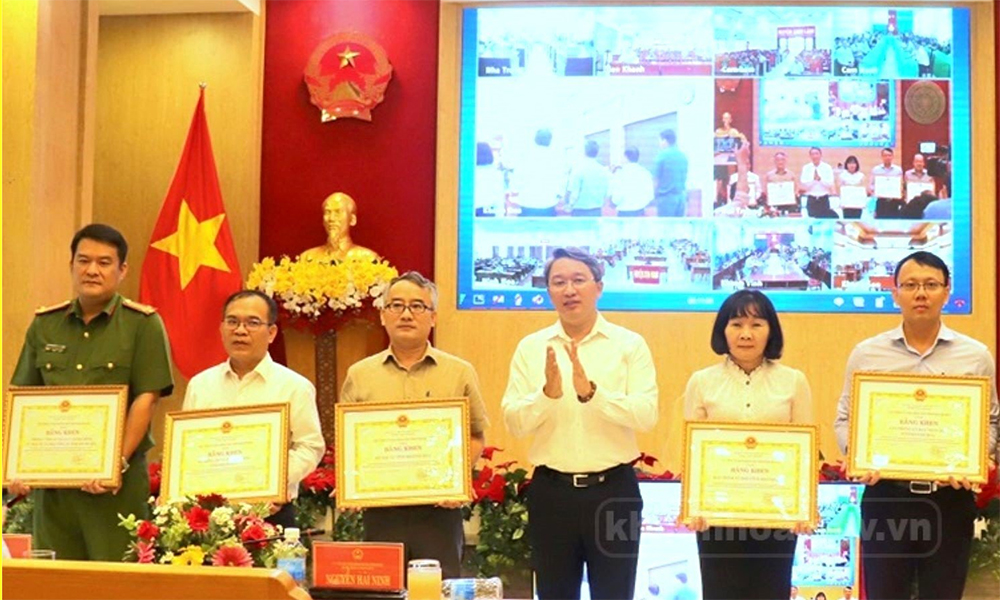 BHXH tỉnh Khánh Hòa được Chủ tịch UBND tỉnh khen thưởng về thành tích thực hiện Đề án 06
