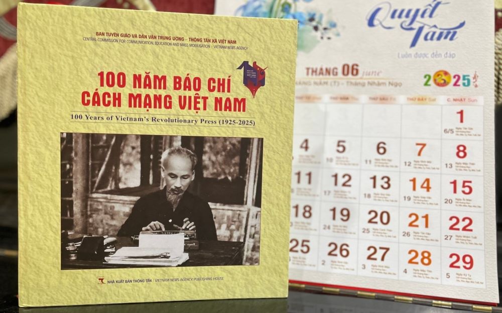 Ra mắt sách ảnh “100 năm Báo chí Cách mạng Việt Nam”