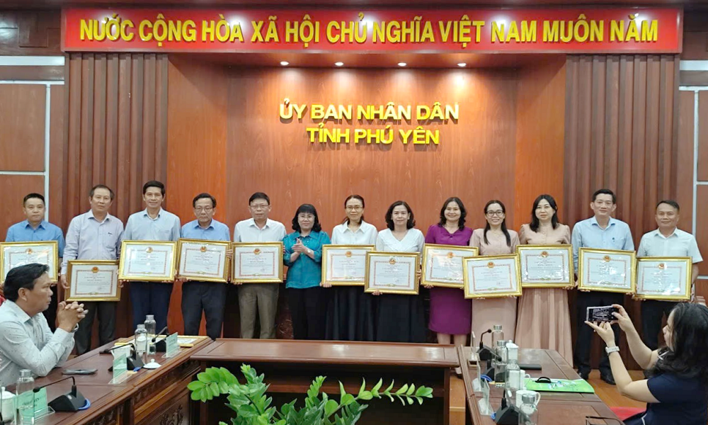 BHXH tỉnh Phú Yên được nhận bằng khen của UBND tỉnh