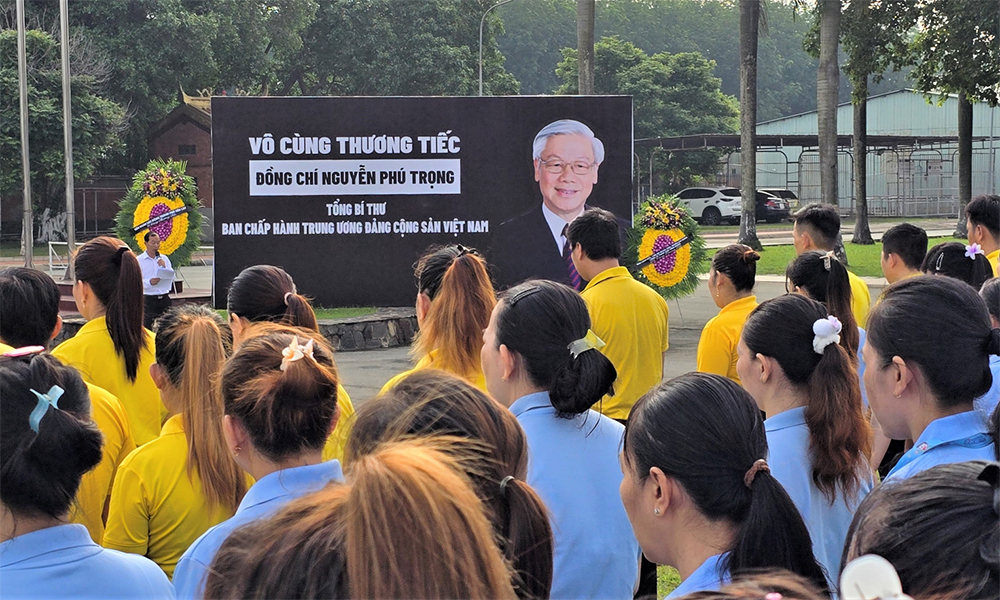 Bình Dương: Nhiều DN tổ chức cho công nhân thắp hương viếng Tổng Bí thư Nguyễn Phú Trọng