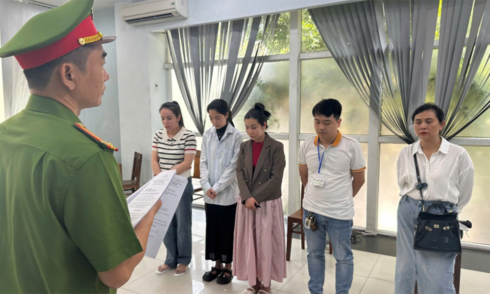 Công an TP.Đà Nẵng khởi tố 7 bị can liên quan phòng khám sử dụng bác sĩ giả