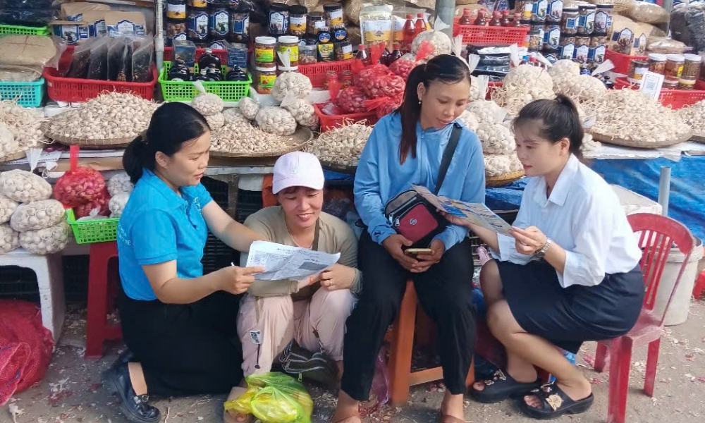 Thứ Tư- Ngày ra quân tuyên truyền, vận động người dân tham gia BHXH, BHYT