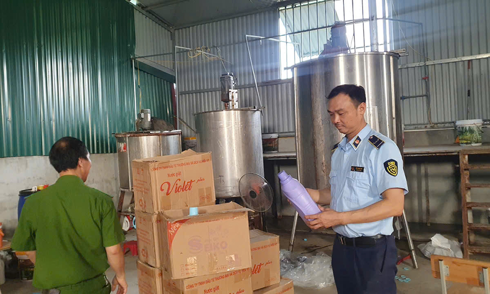 Phạt 180 triệu đồng công ty sản xuất nước giặt, nước rửa chén giả nhãn hiệu nổi tiếng