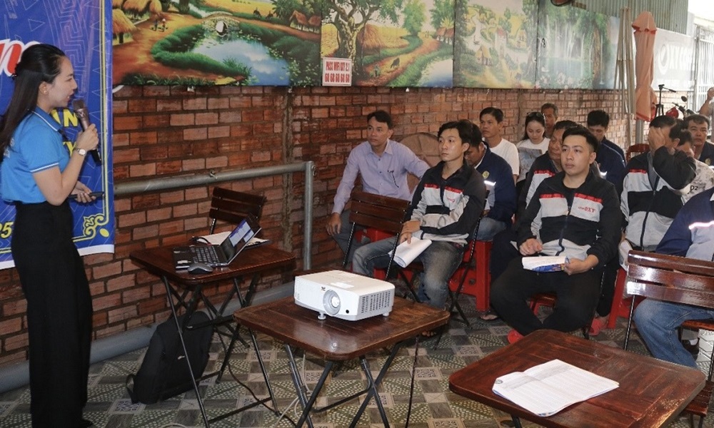 BHXH Khu vực XXXII: Tư vấn chính sách BHXH, BHYT cho NLĐ Nghiệp đoàn Grab OXY