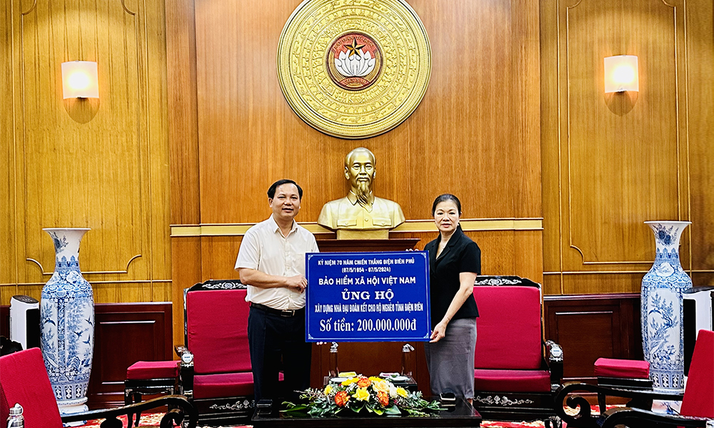 Ngành BHXH Việt Nam ủng hộ 200 triệu đồng xây nhà đại đoàn kết tại Điện Biên