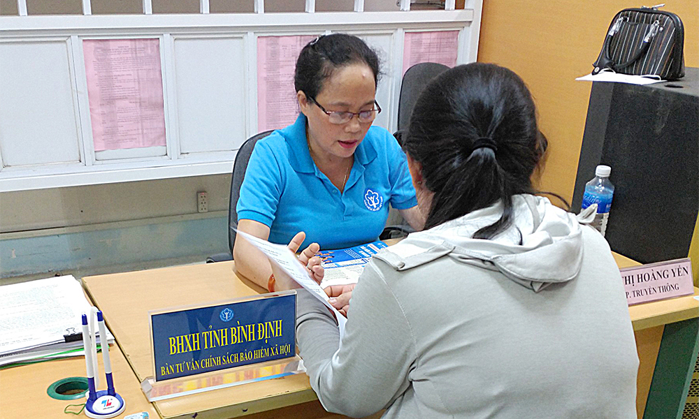 BHXH tỉnh Bình Định dừng cấp thẻ BHYT giấy đối với người hưởng trợ cấp thất nghiệp