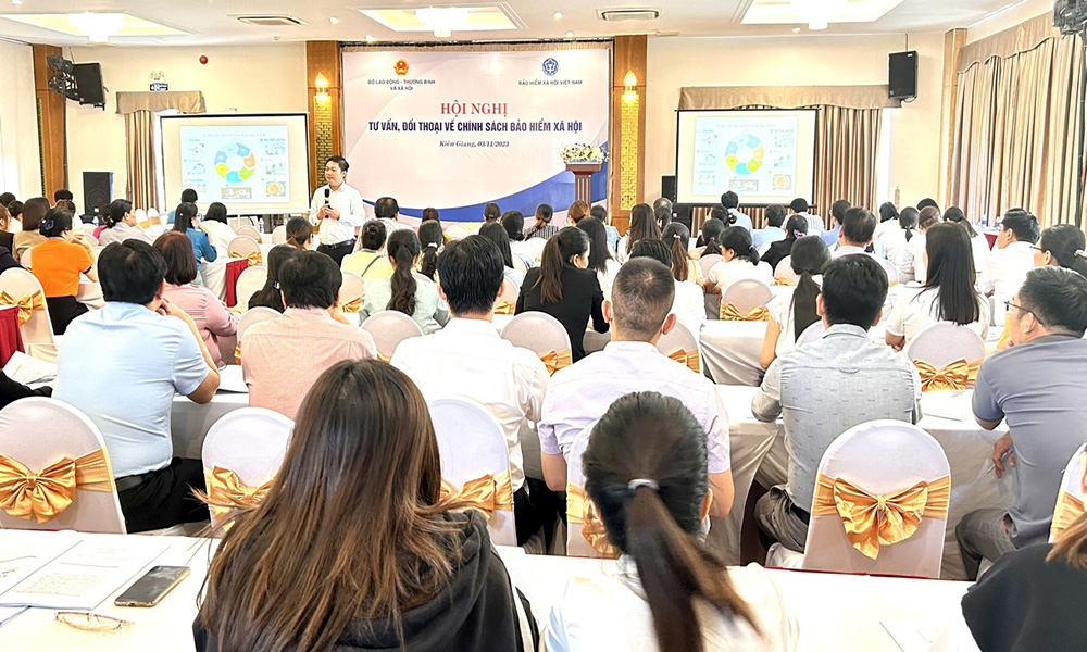 Đối thoại với gần 200 đơn vị SDLĐ tại Kiên Giang về chính sách BHXH