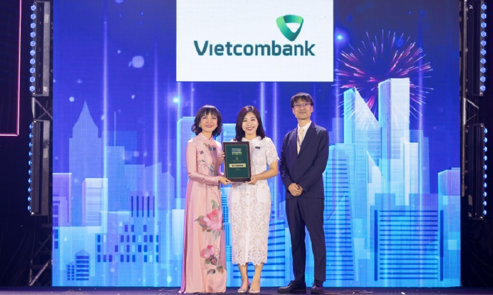 Vietcombank 8 năm liên tiếp là ngân hàng có môi trường làm việc tốt nhất

Việt Nam