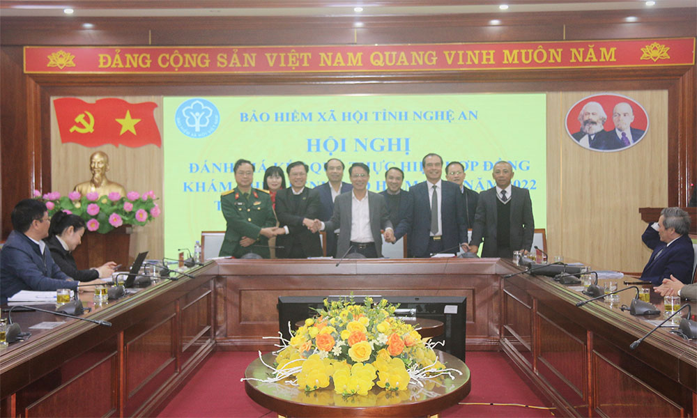 BHXH tỉnh Nghệ An: Ký hợp đồng KCB BHYT năm 2023