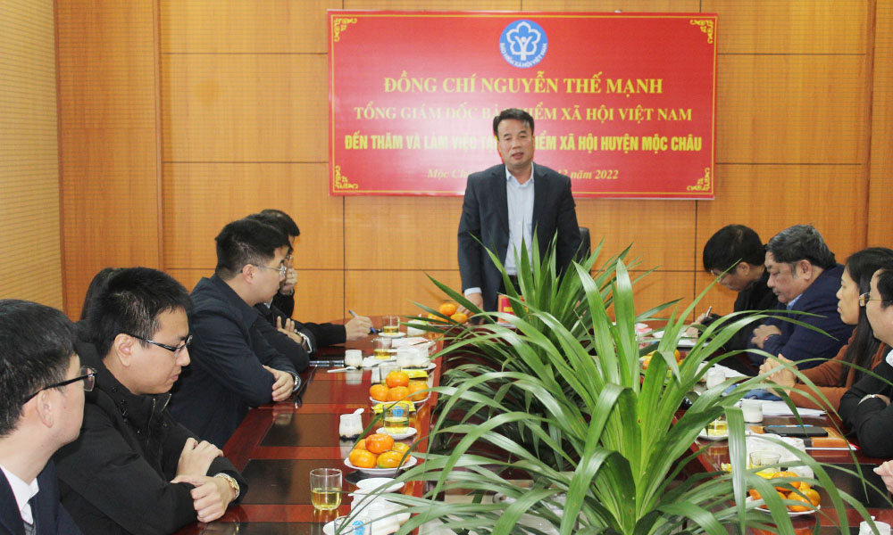 Tổng Giám đốc Nguyễn Thế Mạnh làm việc với BHXH huyện Mộc Châu